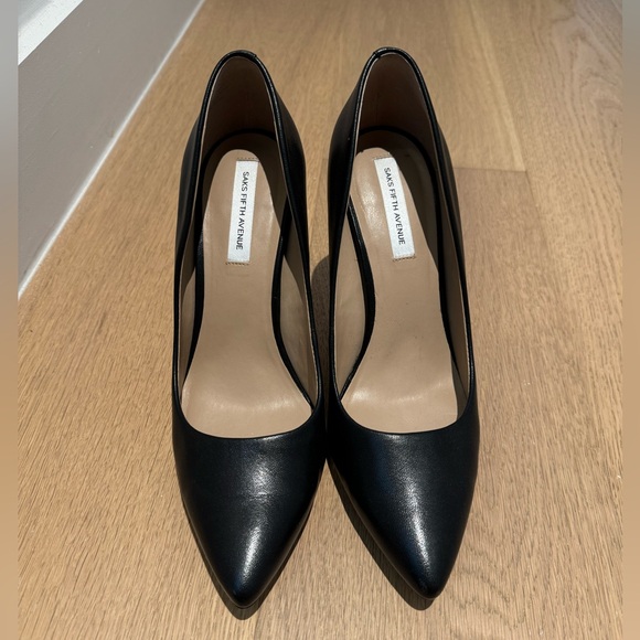 Saks Fifth Avenue Pointed Toe Pumps in Black Size 8.5M - Picture 1 of 7